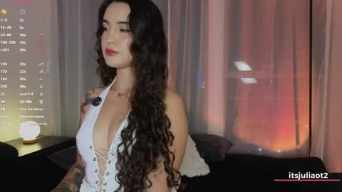 Snapshot of miissjulia chatting on 04.25.26 online show from 04.25.26