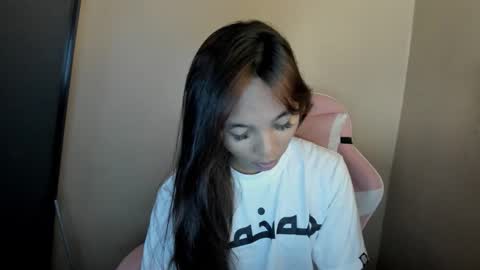 Snapshot of mika_cora chatting on 04.17.26 MIKA online show from 04.17.26