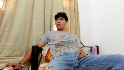 Snapshot of mikael_stor chatting on 10.29.25 mikael_stor online show from 10.29.25