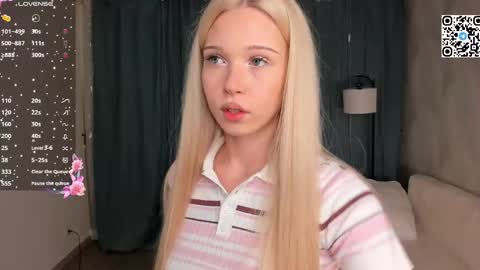 Snapshot of mikaelataron chatting on 04.19.26 Angel girl online show from 04.19.26