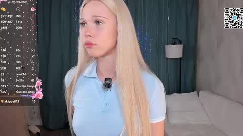 Snapshot of mikaelataron chatting on 04.22.26 Angel girl online show from 04.22.26