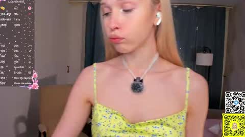 Snapshot of mikaelataron chatting on 06.02.26 Angel girl online show from 06.02.26