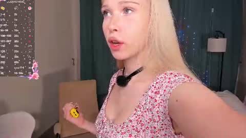 Snapshot of mikaelataron chatting on 07.05.26 Angel girl online show from 07.05.26