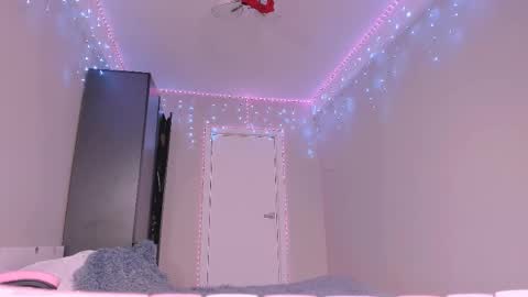 mikaella_nicole online show from 04.28.26