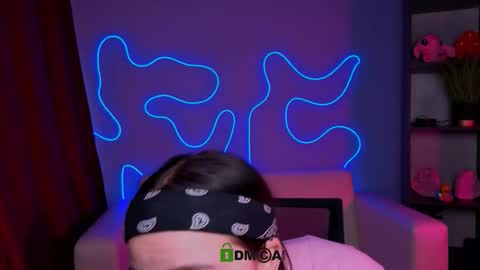 Mika online show from 11.21.25