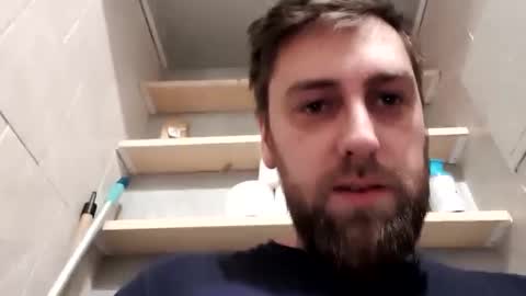 Snapshot of mikavfr chatting on 02.08.25 Mika online show from 02.08.25