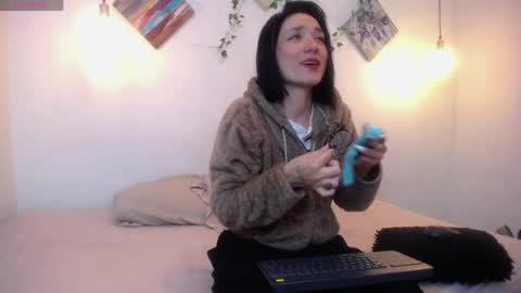 Snapshot of mikaza_akerman chatting on 05.05.26 mikaza online show from 05.05.26