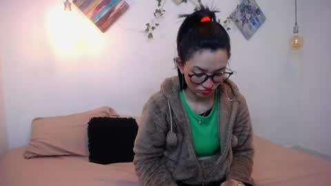 Snapshot of mikaza_akerman chatting on 05.13.26 mikaza online show from 05.13.26