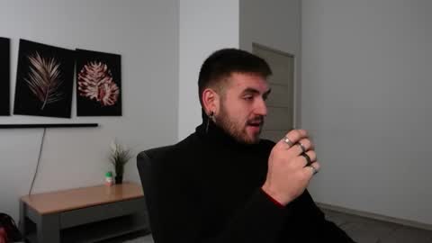 Snapshot of mike_platano chatting on 09.10.25 MIKE PLATANO online show from 09.10.25