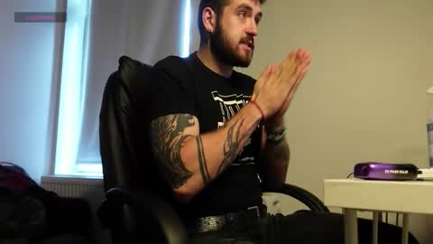 Snapshot of mike_platano chatting on 09.29.25 MIKE PLATANO online show from 09.29.25