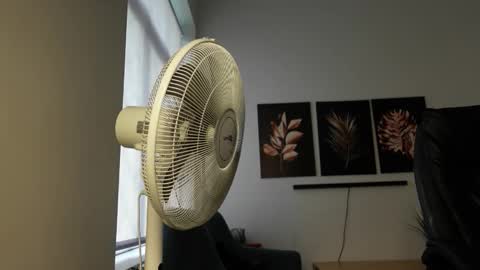 Snapshot of mike_platano chatting on 10.04.25 MIKE PLATANO online show from 10.04.25