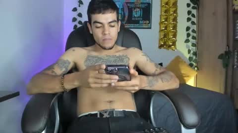 Snapshot of mikee_scooth chatting on 12.02.24 mikee_scooth online show from 12.02.24