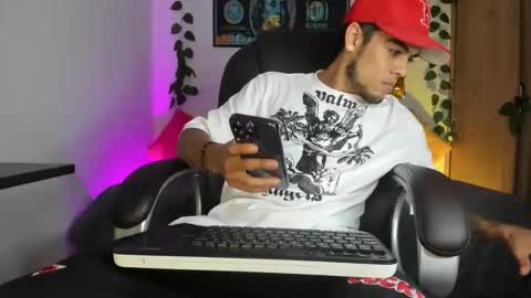 Snapshot of mikee_scooth chatting on 12.03.24 mikee_scooth online show from 12.03.24