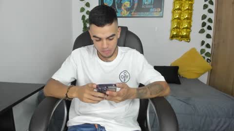 Snapshot of mikee_scooth chatting on 12.05.24 mikee_scooth online show from 12.05.24