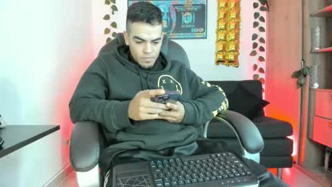 Snapshot of mikee_scooth chatting on 12.28.24 mikee_scooth online show from 12.28.24