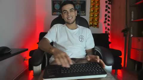 Snapshot of mikee_scooth chatting on 01.05.25 mikee_scooth online show from 01.05.25