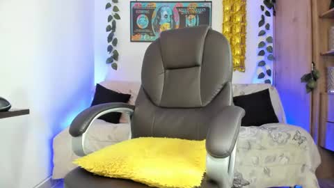 Snapshot of mikee_scooth chatting on 01.19.25 mikee_scooth online show from 01.19.25