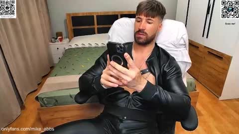 Snapshot of mikestrip chatting on 03.12.26 Mike online show from 03.12.26