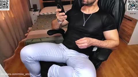 Snapshot of mikestrip chatting on 03.25.26 Mike online show from 03.25.26