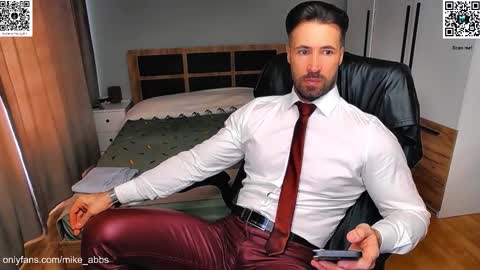 Snapshot of mikestrip chatting on 03.30.26 Mike online show from 03.30.26