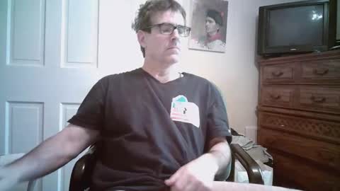 Snapshot of mikewulds chatting on 04.26.26 Mike online show from 04.26.26