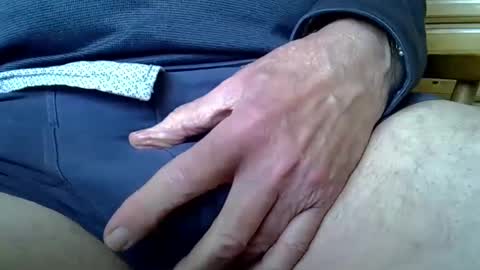 Snapshot of mikeybed chatting on 01.22.25 mikeybed online show from 01.22.25