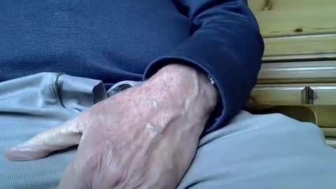 Snapshot of mikeybed chatting on 02.03.25 mikeybed online show from 02.03.25