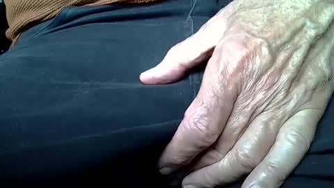 Snapshot of mikeybed chatting on 10.07.25 mikeybed online show from 10.07.25