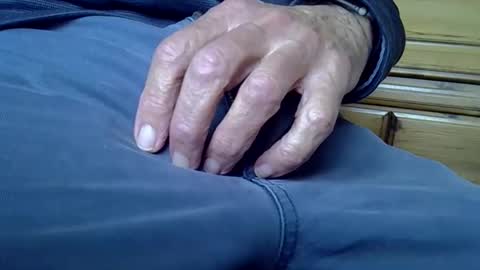 Snapshot of mikeybed chatting on 10.21.25 mikeybed online show from 10.21.25