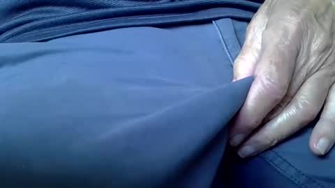 Snapshot of mikeybed chatting on 10.27.25 mikeybed online show from 10.27.25