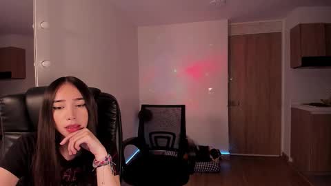 VIOLETAMIKE online show from 10.14.25