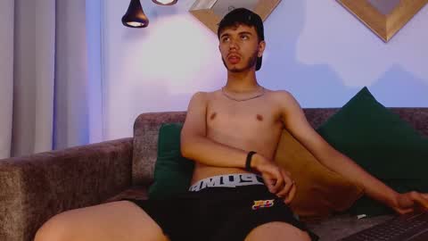 Snapshot of mikhellennox chatting on 01.10.26 Mikhel online show from 01.10.26