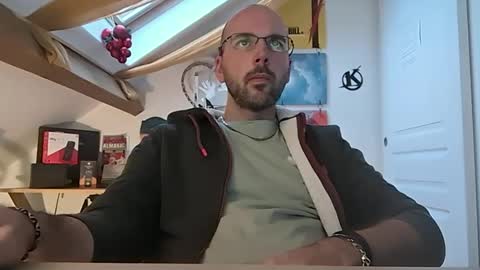 Snapshot of mikmik91 chatting on 12.17.24 mikmik91 online show from 12.17.24