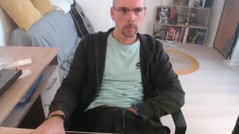 Snapshot of mikmik91 chatting on 10.13.25 mikmik91 online show from 10.13.25