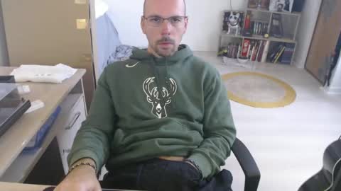 Snapshot of mikmik91 chatting on 10.16.25 mikmik91 online show from 10.16.25