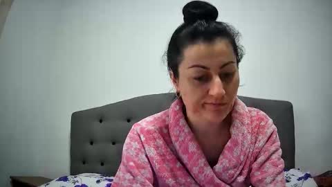 Snapshot of mikyloveu chatting on 04.28.26 Mikyloveu online show from 04.28.26