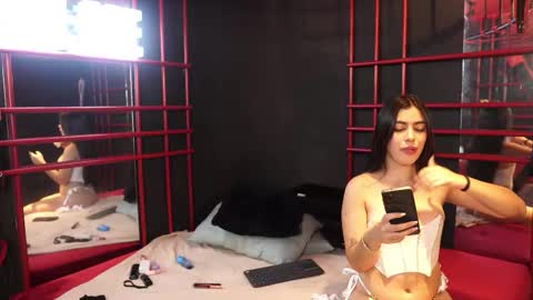 Snapshot of mila_and_nia chatting on 11.02.25 Mila and Nia online show from 11.02.25