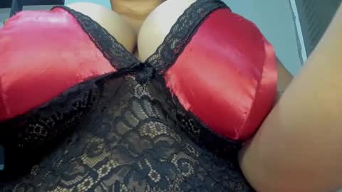 Snapshot of mila_bigboobs chatting on 02.08.25 mila online show from 02.08.25