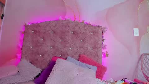Snapshot of mila_grace_ chatting on 10.20.25 mila_grace_ online show from 10.20.25
