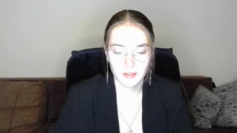 Snapshot of mila_keyy chatting on 10.24.25 mila_keyy online show from 10.24.25