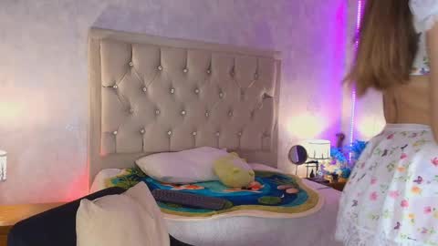 Snapshot of mila_smirnovavk chatting on 04.20.26 MILA online show from 04.20.26