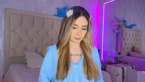 Snapshot of mila_smirnovavk chatting on 05.15.26 MILA online show from 05.15.26