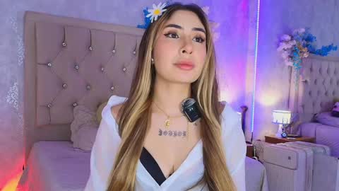 Snapshot of mila_smirnovavk chatting on 05.19.26 MILA online show from 05.19.26