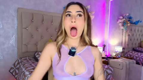 Snapshot of mila_smirnovavk chatting on 05.22.26 MILA online show from 05.22.26