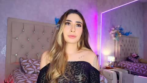 Snapshot of mila_smirnovavk chatting on 05.23.26 MILA online show from 05.23.26
