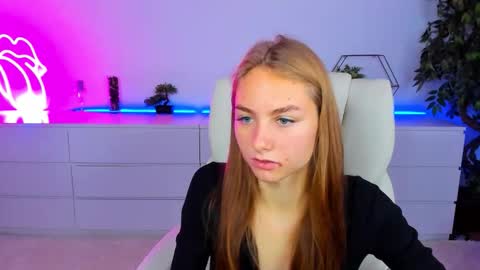 Snapshot of milaaddam chatting on 10.11.25 Milla online show from 10.11.25