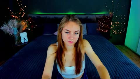 Snapshot of milaaddam chatting on 10.12.25 Milla online show from 10.12.25