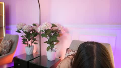 milacrave online show from 04.10.26