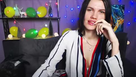 Snapshot of milaloona chatting on 01.13.25 Milaloona online show from 01.13.25