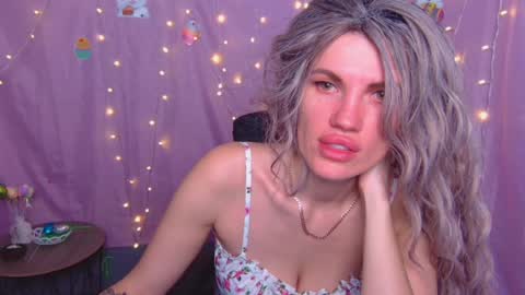 Snapshot of milaloona chatting on 04.12.26 Milaloona online show from 04.12.26